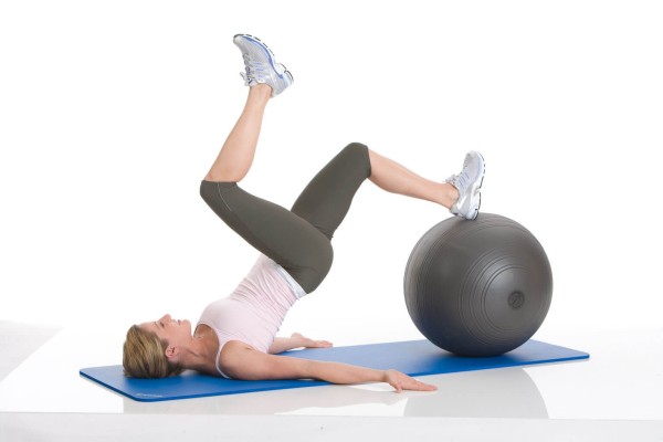 powerball-challenge-abs_frau_fuesse_auf_challenge_ball-3-_tiny_web_600x600.jpg
