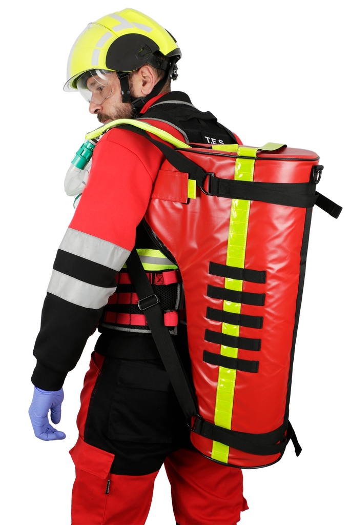 EB02.073_TUBE Sauerstofftasche PLANE_rot_am Mann.jpg