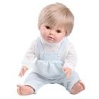 Physio Baby, mit männlicher Kleidung